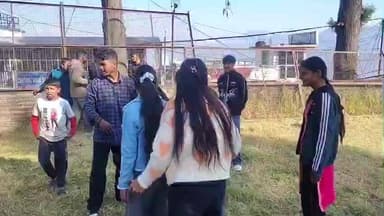 पौड़ी: नवांकुर नाट्य समूह द्वारा स्थानीय बच्चों को सिखाई जा रही थिएटर की विधाएं, एक माह का प्रशिक्षण दिया जा रहा