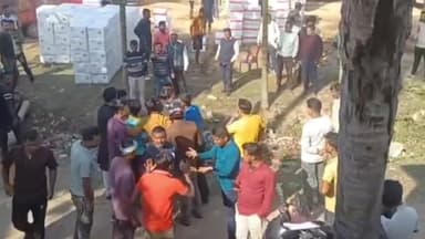 কৈলাশহর: কৈলাসহর মনু ল্যান্ড কাস্টম দিয়ে ভারত বাংলাদেশের পণ্য আদান-প্রদান জুরপূর্বক বন্ধ করার চেষ্টা করে কিছু যুবক