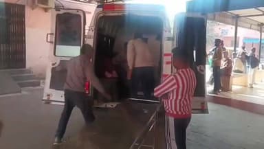 ललितपुर: माहर्रा के पास तेज रफ्तार कार पलटी, 3 लोग घायल, 1 की हालत मरणासन्न, स्थानीय लोगों ने एंबुलेंस की देरी पर लगाए आरोप