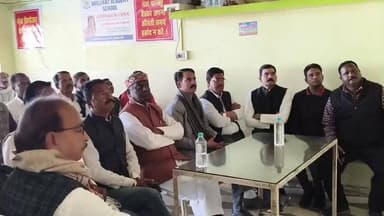 रायसेन: दीवानगंज बूथ पर प्रधानमंत्री मोदी के ‘मन की बात’ का 129वां संस्करण सुना गया, सांची विधायक भी मौजूद रहे