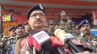 मुंगेर: मुंगेर के हवेली खड़गपुर में 3 नक्सलियों ने किया आत्मसमर्पण, बिहार के डीजीपी विनय कुमार भी थे मौजूद