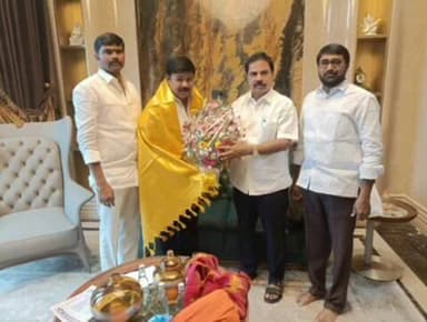 కళ్యాణదుర్గం: కళ్యాణదుర్గం ఎమ్మెల్యేను కలిసి సన్మానించిన జిల్లా గ్రంథాలయ నూతన చైర్మన్ వడ్డే వెంకట్