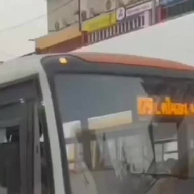 રાજકોટ પૂર્વ: આમ્રપાલી અંડર બ્રિજ પાસે સીટી બસ રોંગ સાઈડમાં ઘૂસી જતા ભારે ટ્રાફિક જામ,વાહન ચાલકોને ભારે હાલાકી