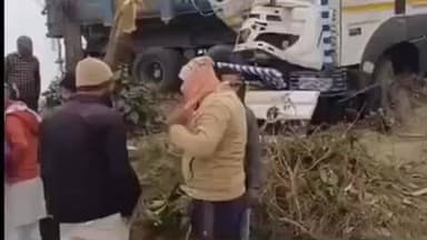 रानीगंज: रानीगंज में कोहरे के कारण बड़ा हादसा टला, राष्ट्रीय राजमार्ग 327 पर हाईवा पलटी, चालक सुरक्षित