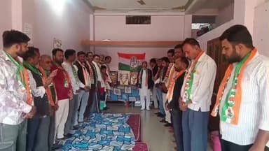 सुसनेर: मोड़ी चौराहे के पास कांग्रेस कार्यालय में कांग्रेस पार्टी का 141वां स्थापना दिवस मनाया गया