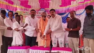 ಶೋರಾಪುರ: ನಗರದ ನರಸಿಂಗಪೇಟದಲ್ಲಿ ಜಾನಪದ ಅಕಾಡೆಮಿ ಪ್ರಶಸ್ತಿ ಪುರಸ್ಕೃತ ಹನುಮಂತ ಈರಗೋಟಗೆ ಸನ್ಮಾನ