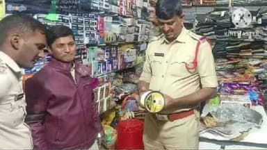 జనగాం: చైనా మంజా అమ్మకాలు జరిపితే కఠిన చర్యలు తప్పవు, జనగామ సిఐ సత్యనారాయణ హెచ్చరిక,పట్టణంలో పలు షాపులు తనిఖీ