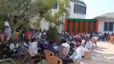 लातूर: प्रभाग १६ चा आवाज बुलंद! लक्ष्मण कांबळे यांना भाजप तिकीट द्या—समर्थकांचा निलंगेकरांच्या घरी ठिय्या,राजकारणात खळबळ