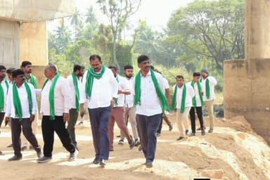 ಕನಕಪುರ: ಮಾಳಗಾಳು ಗ್ರಾಮದ ಬಳಿ ನಿರ್ಮಾಣ ಹಂತದ ಸೇತುವೆ ಕಾಮಗಾರಿ ವೀಕ್ಷಣೆ ಮಾಡಿದ ಬಮೂಲ್ ಅಧ್ಯಕ್ಷ ಡಿ.ಕೆ.ಸುರೇಶ್