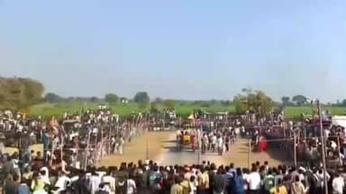 हंडिया: हंडिया के पास ट्रैक्टर टोचन प्रतियोगिता का आयोजन, बड़ी संख्या में ट्रैक्टर लेकर पहुंचे प्रतिभागी