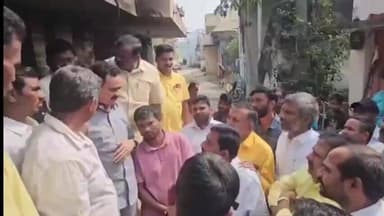 దేవరపల్లి మండలంలో అగ్ని బాధిత కుటుంబాన్ని పరామర్శించిన మాడుగుల ఎమ్మెల్యే బండారు సత్యనారాయణమూర్తి