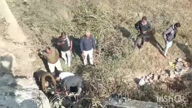 शाहपुर: पुलिया से नीचे गिरी बाइक, भाई-बहन घायल, युवक के पैर में धंसी लोहे की रॉड, अस्पताल में भर्ती