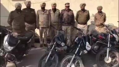 ਫਾਜ਼ਿਲਕਾ: ਚੋਰੀ ਦੇ 10 ਮੋਟਰਸਾਈਕਲਾਂ ਸਮੇਤ ਤਿੰਨ ਆਰੋਪੀ ਗ੍ਰਿਫਤਾਰ, ਸਿਟੀ ਥਾਣਾ ਪੁਲਿਸ ਦੀ ਕਾਰਵਾਈ