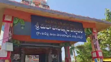 ఖానాపూర్: భక్తులతో కిటకిటలాడిన సారంగాపూర్ మండలంలోని అడెల్లి గ్రామంలో గల శ్రీ మహా పోచమ్మ ఆలయం