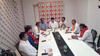 నిర్మల్: తెలంగాణ శాసనసభ శీతాకాల సమావేశాల నేపథ్యంలో హైదరాబాద్ లోని బీజేపీ రాష్ట్ర కార్యాలయంలో ఎమ్మెల్యేలు ఎమ్మెల్సీల సమావేశం