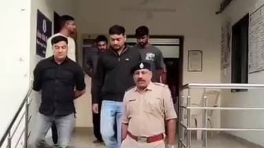 નગરપાલિકાના કર્મચારીઓને ધમકી આપીને ઢોર છોડાવી જનાર પશુપાલકોને ઝડપી પાડી સરઘસ કાઢવામાં આવ્યું