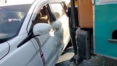 ભિલોડા: શામળાજી નજીક રંગપુર પાસે ટ્રક અને કાર વચ્ચે અકસ્માત, પરીવારનો આબાદ બચાવ થયો.ઘટનાની જાણ થતાં સ્થાનિક લોકો મદદે પહોંચ્યા