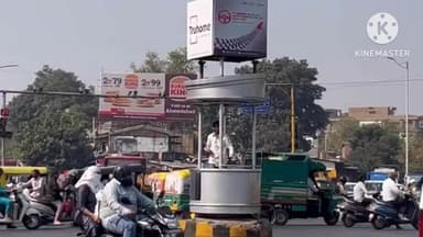 અમદાવાદ શહેર: દિલ્હી દરવાજા સર્કલ પર માનસિક અસ્થિર યુવકનો હંગામો