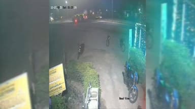 சின்ன சேலம்: சின்னசேலம் தேசிய நெடுஞ்சாலையில் பைக் மீது கார் மோதிய சம்பவத்தில் சிசிடிவி காட்சிகள் வெளியீடு