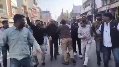 रतलाम: मुख्यमंत्री मोहन यादव के दौरे से पहले कांग्रेस नेताओं और पुलिस में झड़प, पुलिस ने हिरासत में लिया