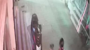 ਬਰਨਾਲਾ: ਬਸ ਸਟੈਂਡ ਚੌਂਕੀ ਪੁਲਿਸ ਦੀ ਵੱਡੀ ਉਪਲਬਧੀ ਇੱਕ ਔਰਤ ਦੇ ਕੰਨਾਂ ਦੀਆਂ ਵਾਲੀਆਂ ਖੋਹਣ ਵਾਲੇ ਦੋ ਅਰੋਪੀ ਪੁਲਿਸ ਵੱਲੋਂ 24 ਘੰਟੇ ਅੰਦਰ ਕਾਬੂ