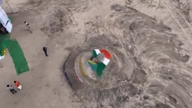 నరసాపురం: కేంద్రమంత్రి నిర్మలా సీతారామన్ పర్యటనకు ప్రత్యేక ఆకర్షణగా నిలిచిన ఆమె సైకత శిల్పం