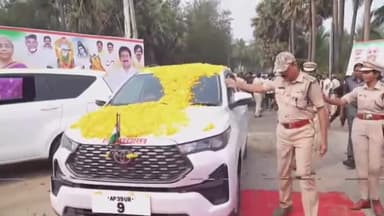 ఆచంట: పోడూరు మండలం కవిటం శ్రీ పార్వతీ సమేత ఉమామహేశ్వర స్వామి ఆశీస్సులు అందుకున్న కేంద్ర మంత్రి నిర్మలా సీతారామన్