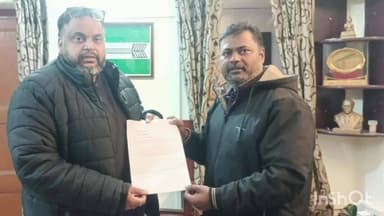 जमालपुर: जमालपुर सब्जी मंडी को आधुनिक सुपरमार्केट में बदलने की मांग, जदयू प्रखंड अध्यक्ष ने विधायक को सौंपा पत्र