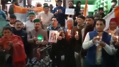राजगढ़ी: अंकिता भंडारी हत्याकांड में वीआईपी का नाम सामने आने पर कांग्रेस ने उत्तरकाशी और नौगांव में कैंडिल मार्च निकाला