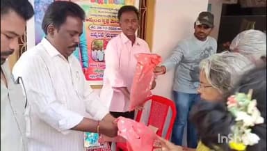 ఈపూరుపాలెంలో మాజీ ఎమ్మెల్యే ఆమంచి కృష్ణమోహన్ జన్మదిన వేడుకలు,పేద మహిళలకు చీరలు పంపిణీ చేసిన డాక్టర్ దేవరాజు