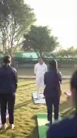 છોટાઉદેપુર: કલેકટરે રજાના દિવસે જિલ્લાની આદિજાતિ મોડેલ સ્કૂલમાં રેહતી નાની દીકરીઓ સાથે મળીને સૂર્યનમસ્કાર અને સરળ કસરતો કરી