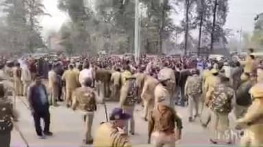 ऋषिकेश: ऋषिकेश में वन भूमि पर कब्जा हटाने की कार्रवाई, विरोध में सड़क से रेलवे ट्रैक तक हुआ हंगामा