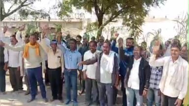 खकनार: ज़मीन छीनी तो किसानों ने सिर पर उगाली खेती, पांगरी बांध प्रभावितों का दो गुना मुआवजे के लिए अनोखा आंदोलन