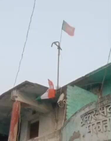 परबत्ता: परबत्ता नगर पंचायत के कांग्रेस कार्यालय में दिखा बीजेपी का झंडा, राजनीति हुई तेज