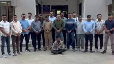 જેતપુર પાવી: તાલુકાના એક ગામની સગીરાની હત્યાના મામલે એલસીબીએ આરોપી હત્યારા પ્રકાશ રાઠવાની ધરપકડ કરી.