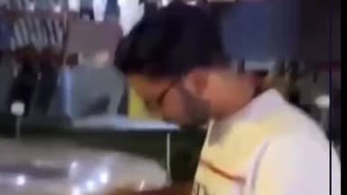 વટવા: અમદાવાદના બાપુનગર વિસ્તારમાં એક યુવક દ્વારા પોલીસની ગાડીના બોનેટ પર કેક કાપી રોલા પાડતો વિડિયો સામે આવ્યો