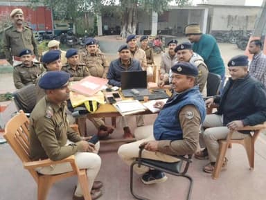 हलसी: हलसी थाना में अंचल निरीक्षक द्वारा लंबित मामलों की समीक्षा की गई