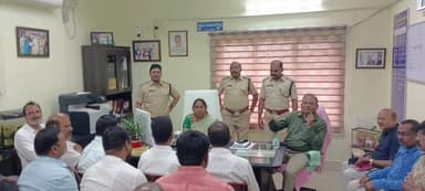 సంతనూతలపాడు: చీమకుర్తి, రామతీర్థం, మర్రి చెట్ల పాలెం కు చెందిన లారీలు, హక్కులు క్రషర్ యజమానులతో సమావేశమైన ఉప రవాణా శాఖ కమిషనర్ సుశీల