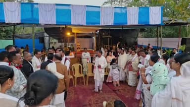 সোণাৰি: নগাহাটত অনুষ্ঠিত বৃকোনন্দনৰ কুৰুক্ষেত্ৰ গমন দুৰ্যোধনৰ দৰ্পহৰণ" ভাওনা উদযাপন অনুষ্ঠানত উপস্থিত থাকে বিধায়ক ধৰ্মেশ্বৰ কোঁ