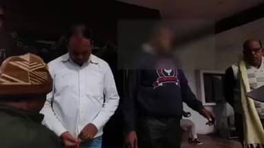 महेशपुर: महेशपुर थाना प्रभारी ने अवैध शराब के खिलाफ की छापेमारी, एक पेटी शराब जब्त, विक्रेता गिरफ्तार