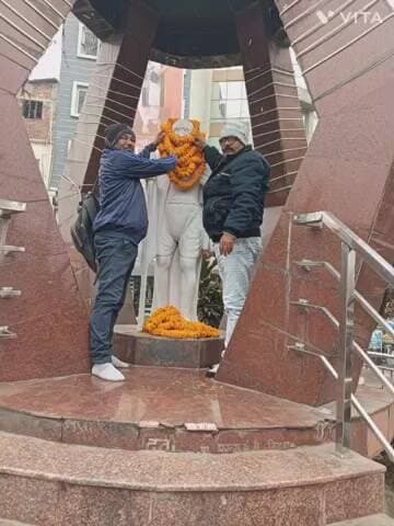 कटिहार :- एससी प्रकोष्ठ कांग्रेस के जिलाध्यक्ष ने महात्मा गांधी के प्रतिमा पर माल्यार्पण कर स्थापना दिवस मनाया।