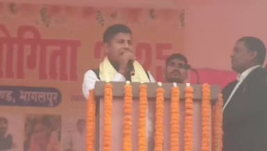 शाहकुंड: विज्ञान प्रतियोगिता में आए मौज मस्ती मैथ के विपिन सर का छात्र-छात्राओं ने किया भरपूर स्वागत