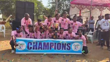 મહેમદાવાદ: આમસરણ ગામે ધારાસભ્યશ્રી સાથે અનેક મંચસ્થ મહાનુભાવોની ઉપસ્થિતીમાં APL T10 ક્રિકેટ ટુર્નામેન્ટની રોમાંચક અંતિમ ફાઇનલ મેચ