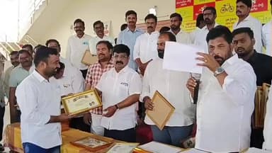 కనిగిరి: పట్టణంలోని టిడిపి కార్యాలయంలో కార్యకర్తలకు ఉత్తమ కార్యకర్త అవార్డులను పంపిణీ చేసిన ఎమ్మెల్యే ముక్కు ఉగ్ర నరసింహారెడ్డి