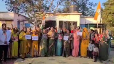 सीतामऊ: उन्नाव: बलात्कार के दोषी आरोपी को जमानत मिलने पर महिला कांग्रेस ने संजीत ब्लॉक में किया विरोध प्रदर्शन