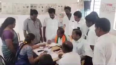 ராசிபுரம்: அத்தனூரில் அரசு பள்ளியில் நடைபெற்ற வாக்காளர் பட்டியல் சிறப்பு தீவிர திருத்த முகாமினை பாஜக மாநில துணைத்தலைவர் துரைசாமி பார்வையிட்டார்