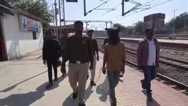 खंडवा नगर: ट्रेन में महिला यात्री का पर्स चुराने वाला बदमाश पकड़ा गया, आधा किलो चांदी और एक मोबाइल बरामद
