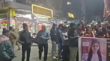 पूर्णागिरि: टनकपुर में उत्तराखंड की बेटी अंकिता भंडारी को न्याय दिलाने के लिए कैंडल मार्च निकाला, सीबीआई जांच की मांग की