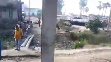 अरियरी: तुलसी पूजन पर मुसहरी गांवों में जरूरतमंदों के बीच गर्म कपड़ों का वितरण