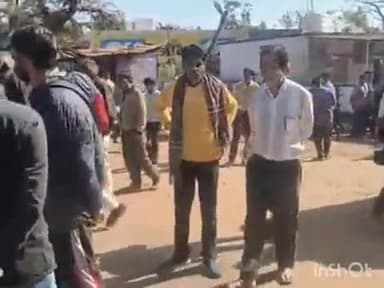 कराहल: कराहल अस्पताल के सामने परिजनों का प्रदर्शन, नोनपुरा घाटी में मिले शिक्षक के शव की फॉरेंसिक जांच शुरू